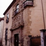 Fachada de Casa de Castril y el balcón tapiado de la leyenda