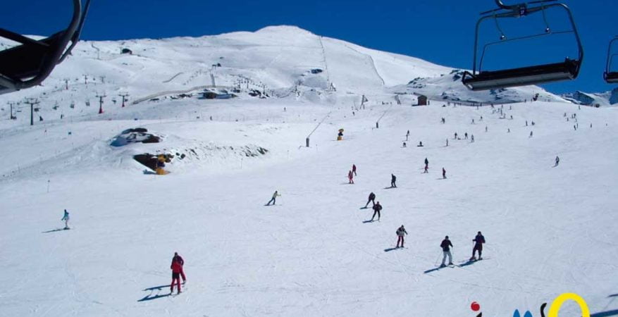 ¡Aprende español en Granada esquiando en Sierra Nevada! | iNMSOL