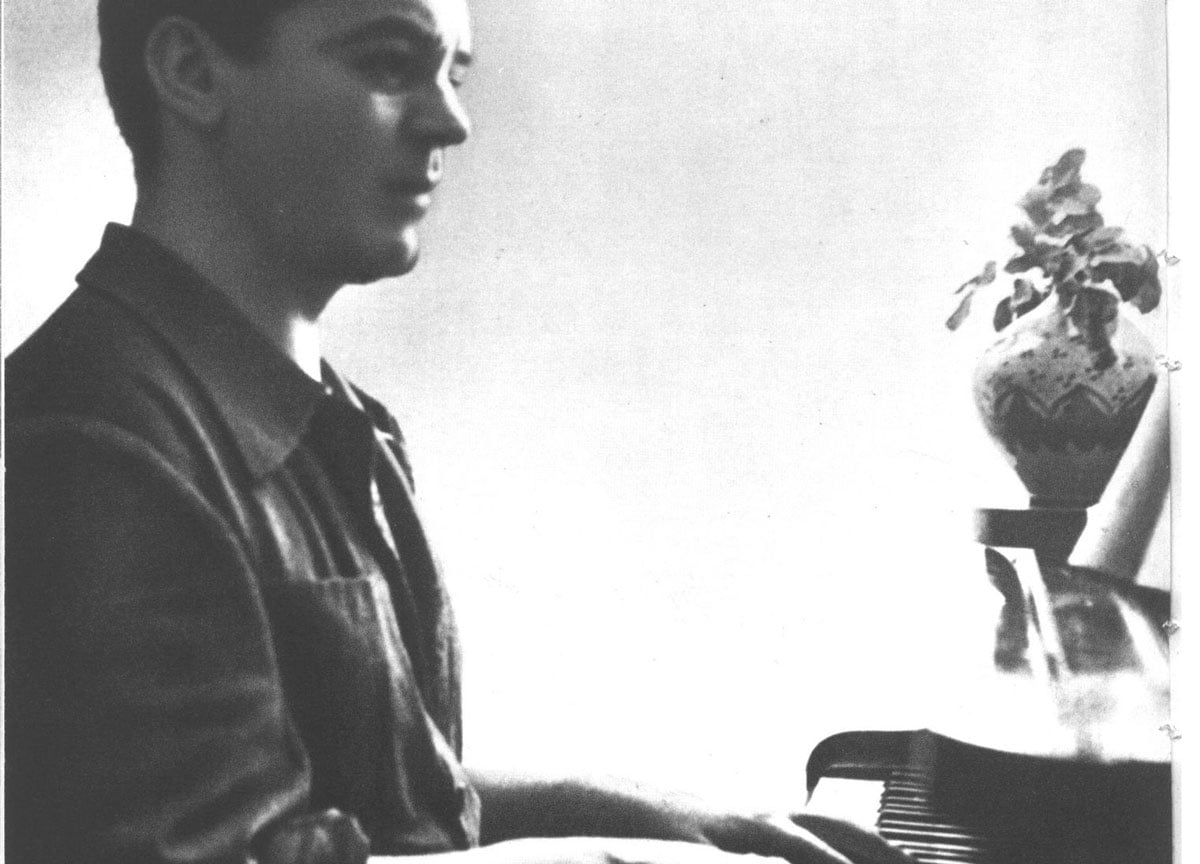 Lorca tocando el piano Lorca tocando el piano